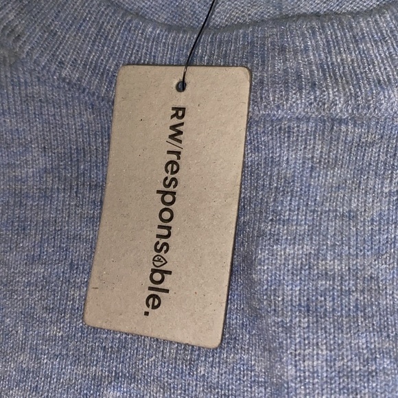 RW AND CO LIGHT BLUE SWEATER - Picture 4 of 5
